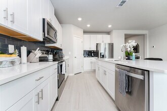 7152 Amelia River Dr in Parrish, FL - Foto de edificio - Building Photo