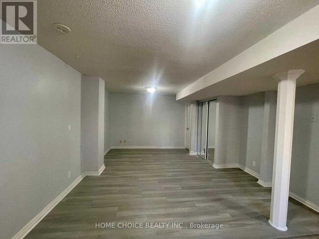 12 Blake Ct in Ajax, ON - Building Photo - Building Photo