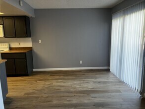 301 Brookside Ln in Las Vegas, NV - Building Photo - Building Photo
