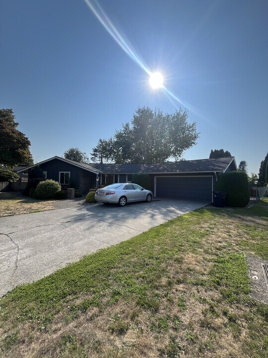 841 Garden Dr in Lynden, WA - Building Photo