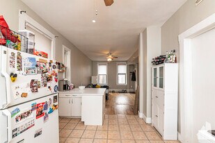 2117 N Winchester Ave, Unit 2F in Chicago, IL - Building Photo