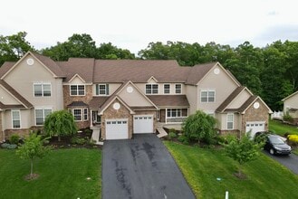 1824 Big Ridge Dr in East Stroudsburg, PA - Foto de edificio - Building Photo