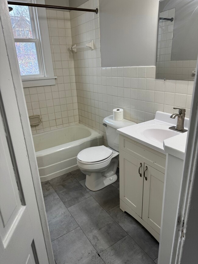 972 Ashland Ave in St. Paul, MN - Foto de edificio - Building Photo