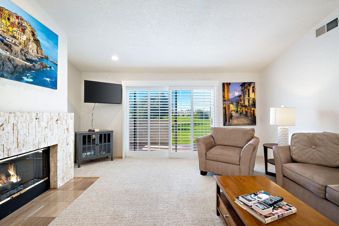 189 Desert Falls Cir in Palm Desert, CA - Foto de edificio
