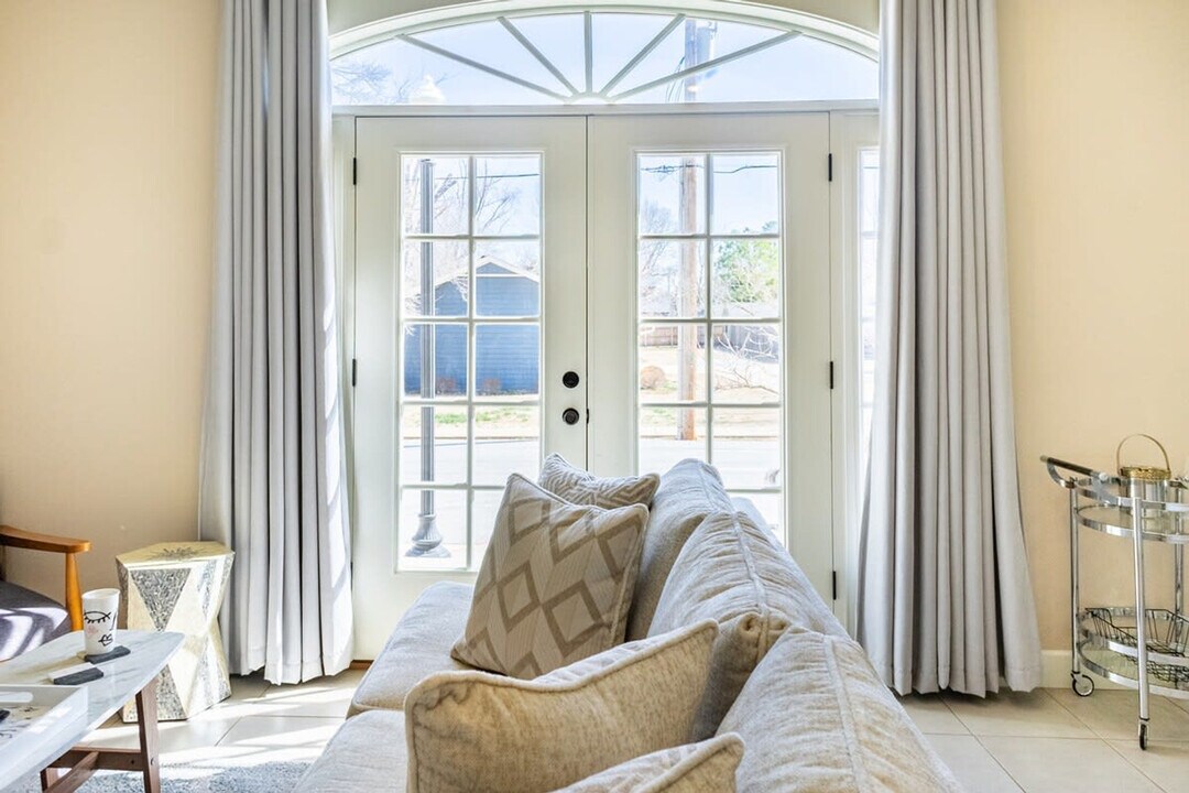 212 SE A St-Unit -FL1-ID1241324P in Bentonville, AR - Building Photo