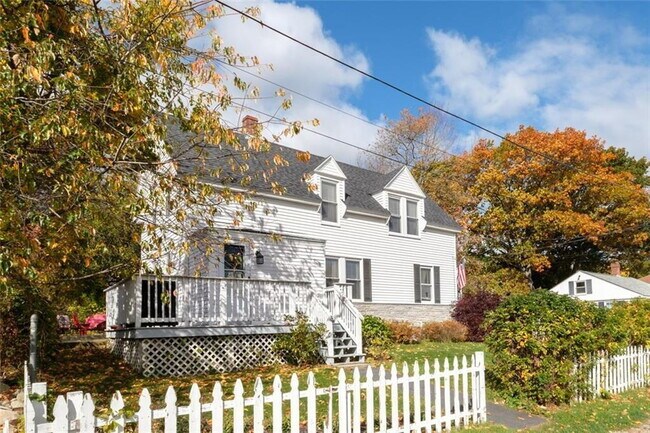 12 Center St in York, ME - Building Photo - Building Photo