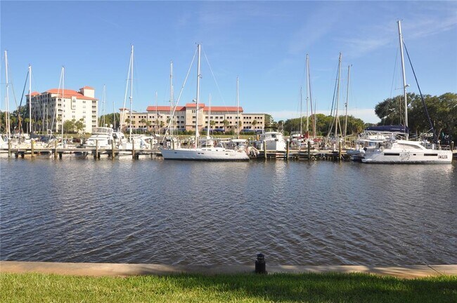 10 Marina Point Pl in Palm Coast, FL - Building Photo - Building Photo