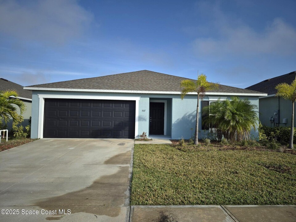 537 Cooper Ct in Palm Bay, FL - Building Photo