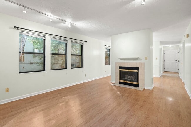 1905 Abbey Cir in Asheville, NC - Building Photo - Building Photo