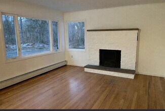 37 Mary's Ln in Stone Ridge, NY - Building Photo - Building Photo