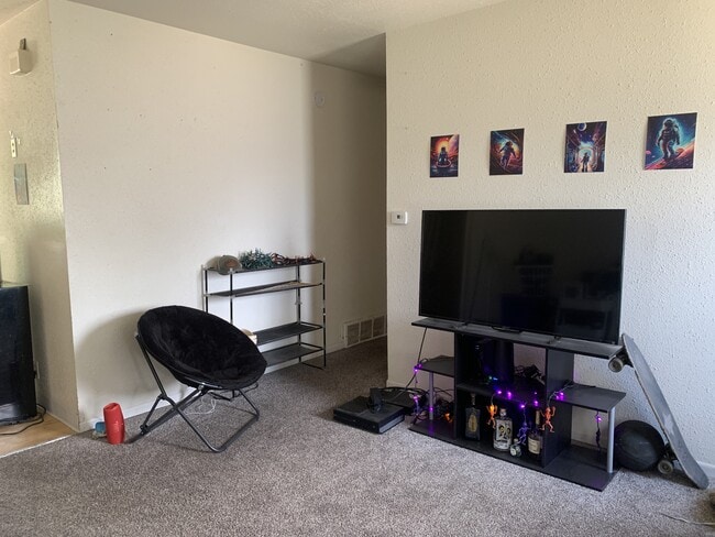 807 E Reynolds St in Laramie, WY - Building Photo - Building Photo