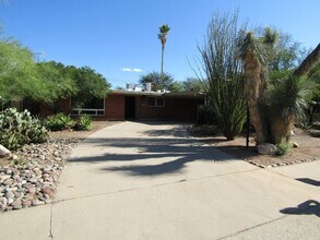 6154 E Adobe Pl in Tucson, AZ - Building Photo - Building Photo