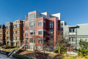 Victoria in Washington, DC - Foto de edificio - Building Photo