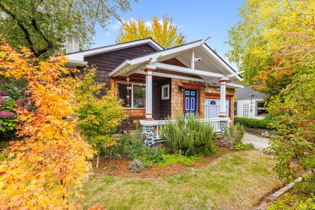 7535 44th Ave NE in Seattle, WA - Building Photo