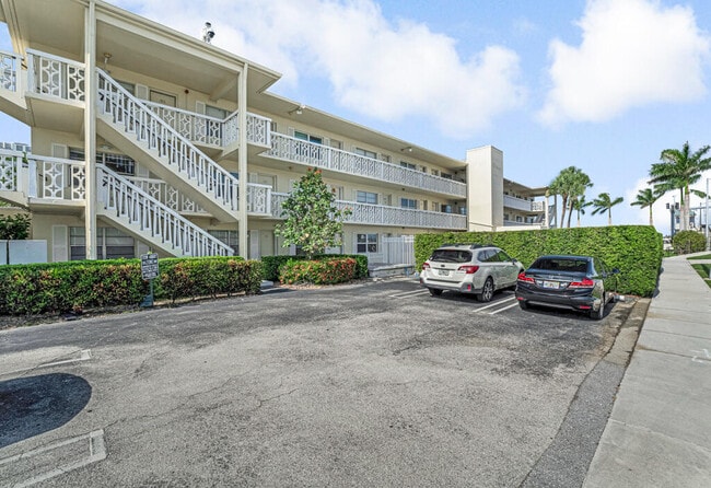 3915 S Flagler Dr in West Palm Beach, FL - Building Photo - Building Photo