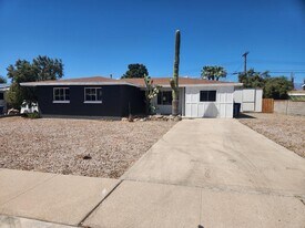 7033 E Calle Orion in Tucson, AZ - Building Photo