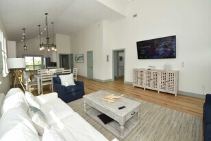 37 Atlantic Dr in Palm Coast, FL - Building Photo