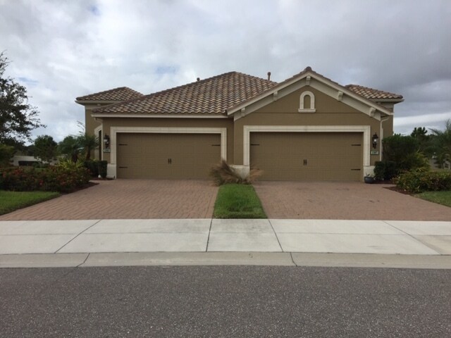 1387 Backspin Dr in Englewood, FL - Building Photo