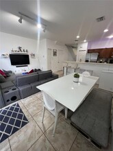 8925 W 35th Ct, Unit 0 in Hialeah, FL - Foto de edificio - Building Photo