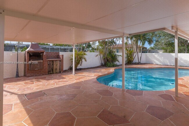 property at 5520 Hayes St