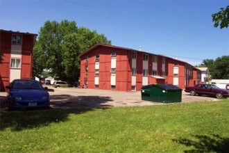 Park Village Apartments in Rochester, MN - Foto de edificio - Building Photo