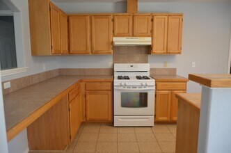 520 Gandara Dr in Laredo, TX - Building Photo - Building Photo