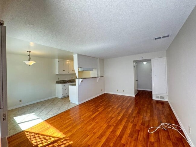 42 N Parkwood Ave in Pasadena, CA - Building Photo - Building Photo