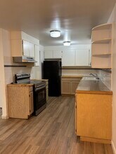 13910 SE Newport Way in Bellevue, WA - Building Photo - Building Photo