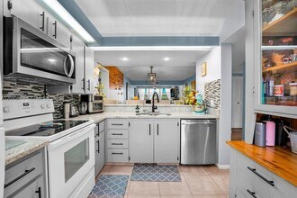 6049 Balboa Cir, Unit 302 in Boca Raton, FL - Building Photo - Building Photo