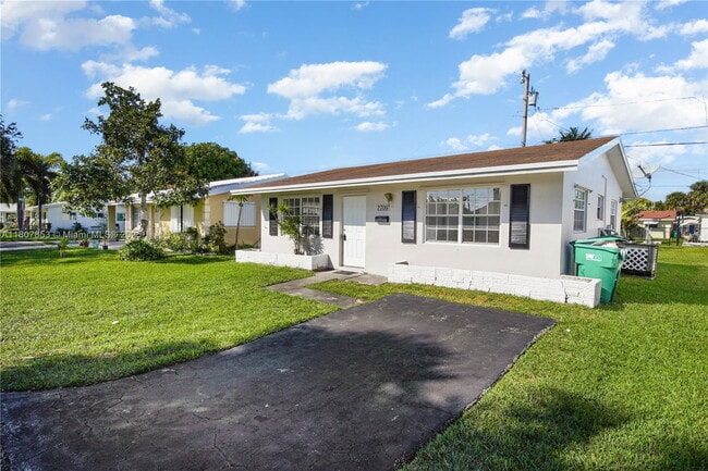 2709 NW 54th St in Fort Lauderdale, FL - Building Photo - Building Photo
