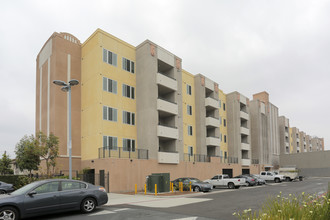 Icon at Rosecrans in Hawthorne, CA - Building Photo - Building Photo