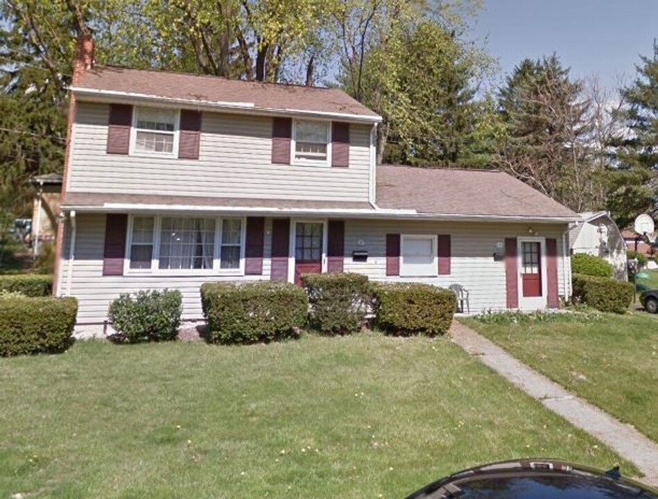 137 Sunrise Terrace in State College, PA - Foto de edificio