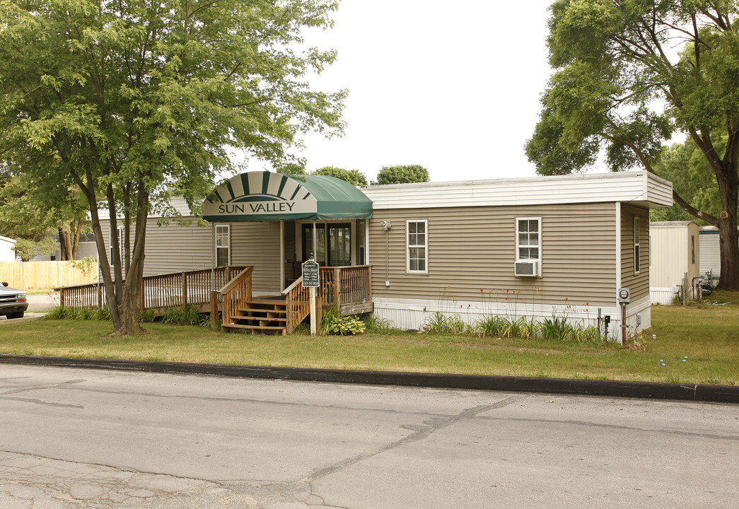 Sun Valley Mobile Home Estates in Jackson, MI - Building Photo