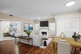 Creekview Apartments in Dallas, TX - Foto de edificio - Building Photo