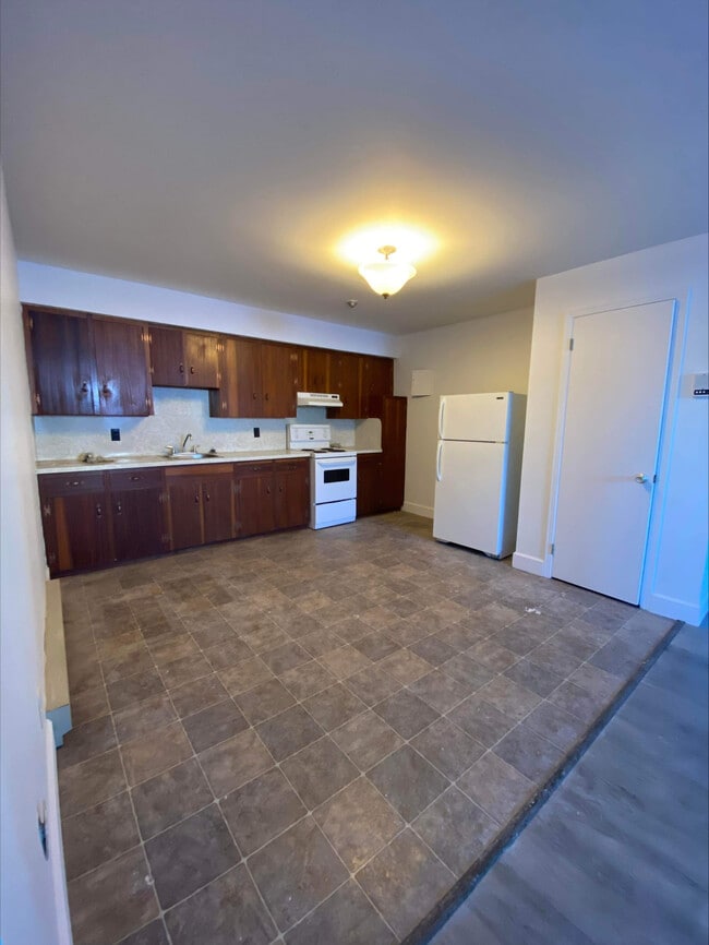 615 Chalmers Ct in Bathurst, NB - Building Photo - Building Photo