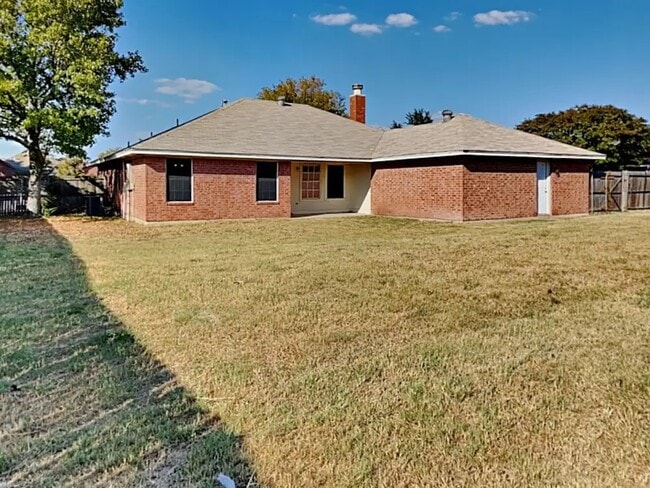 property at 923 Teakwood Ln