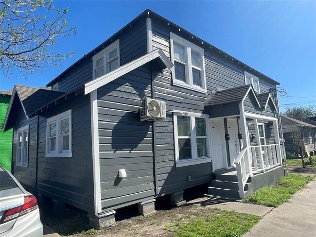 1403 Collier St photo'