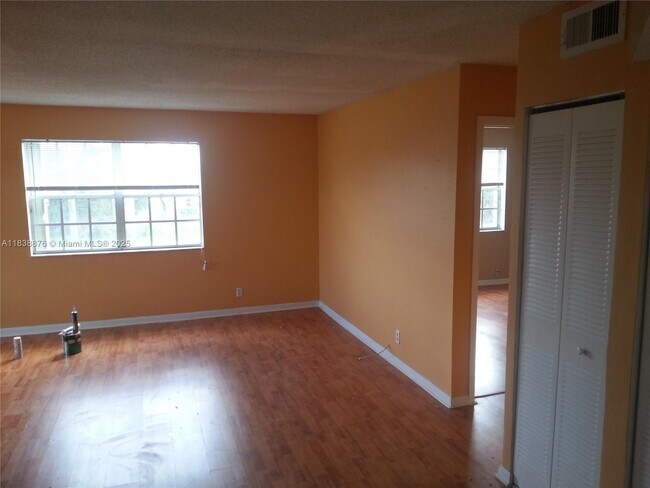 465 SW 86th Ave in Pembroke Pines, FL - Building Photo - Building Photo