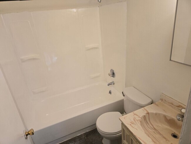 property at 822 Anchorage St