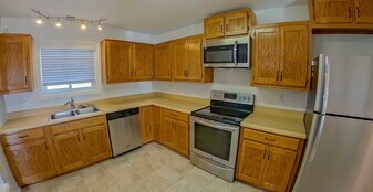 2487 Brookfield Dr in Manhattan, KS - Building Photo