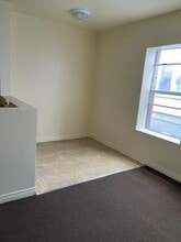 Burlington in Los Angeles, CA - Foto de edificio - Interior Photo