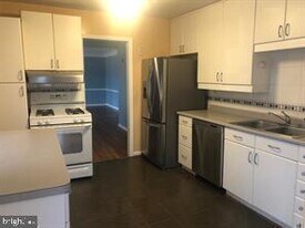 3201 Hessney Dr in Falls Church, VA - Building Photo