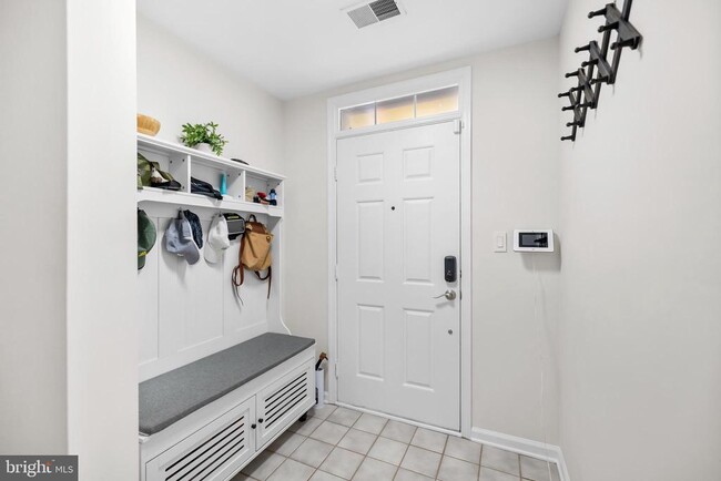 381 Livermore Ln in Alexandria, VA - Building Photo - Building Photo