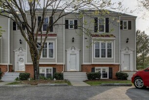 3040 Winterberry Dr in Cave Spring, VA - Building Photo