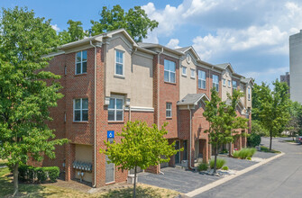 Fairlane Town Center Apartment Homes in Dearborn, MI - Foto de edificio - Building Photo