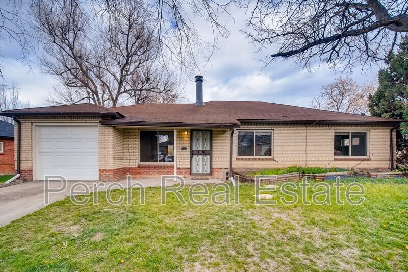 1054 N Revere St in Aurora, CO - Building Photo