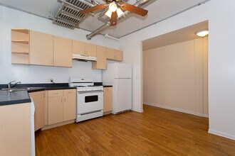 2418 N Sawyer Ave in Chicago, IL - Building Photo - Building Photo