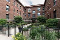 Gladstone Apartments in Minneapolis, MN - Foto de edificio - Building Photo