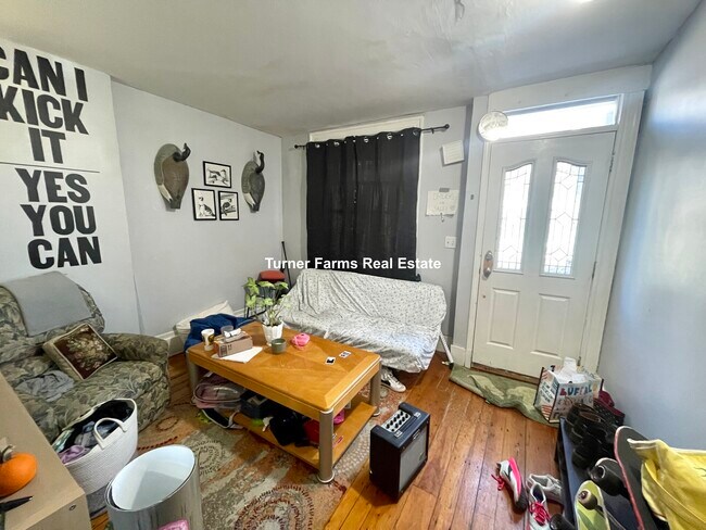 68 Hammond St, Unit 1 in Boston, MA - Foto de edificio - Building Photo