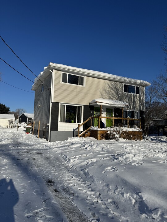 5 Karen Dr in Dartmouth, NS - Building Photo